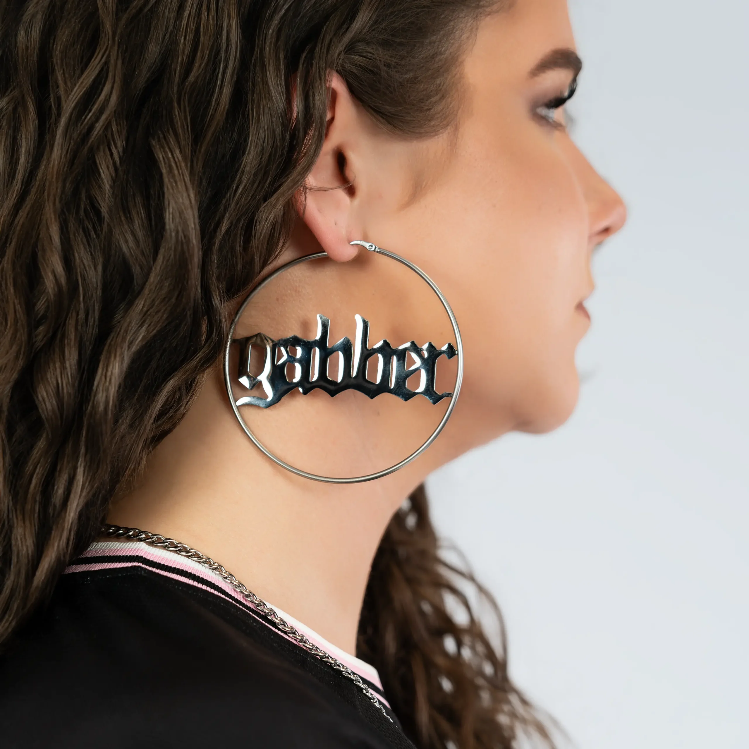 Boucles d'oreilles Gabber 8 cm argentées – Image 2